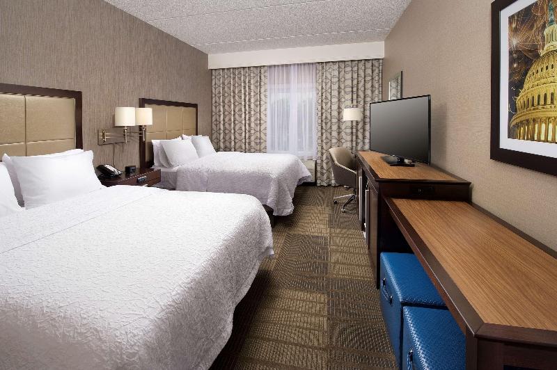 Hampton Inn & Suites Falls Church - photo 31