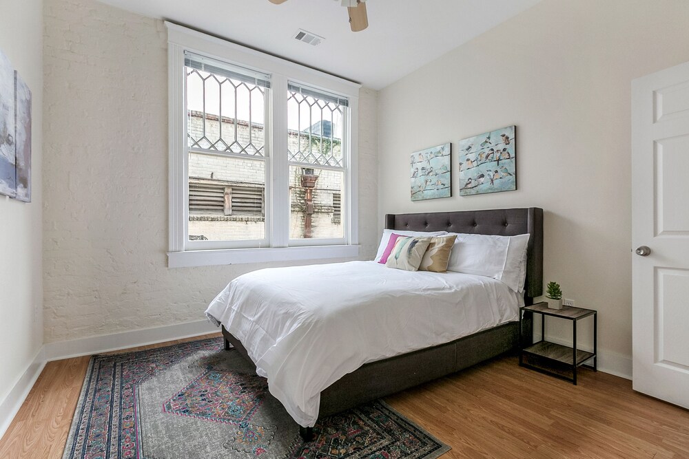 Hip 2BR in Arts Warehouse District - photo 5