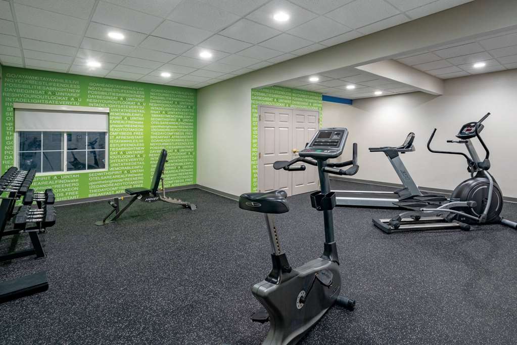 La Quinta Inn & Suites by Wyndham Latham Albany Airport - photo 7