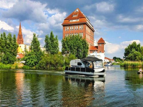 Hausboot Auf Der Peene Demmin — Demmin