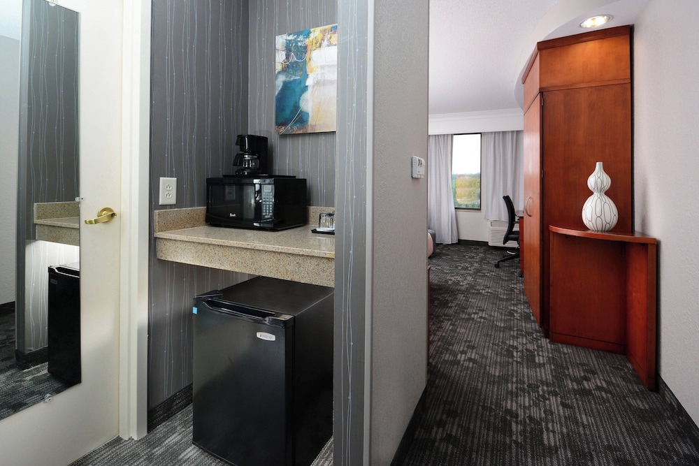Courtyard by Marriott Danville - photo 16