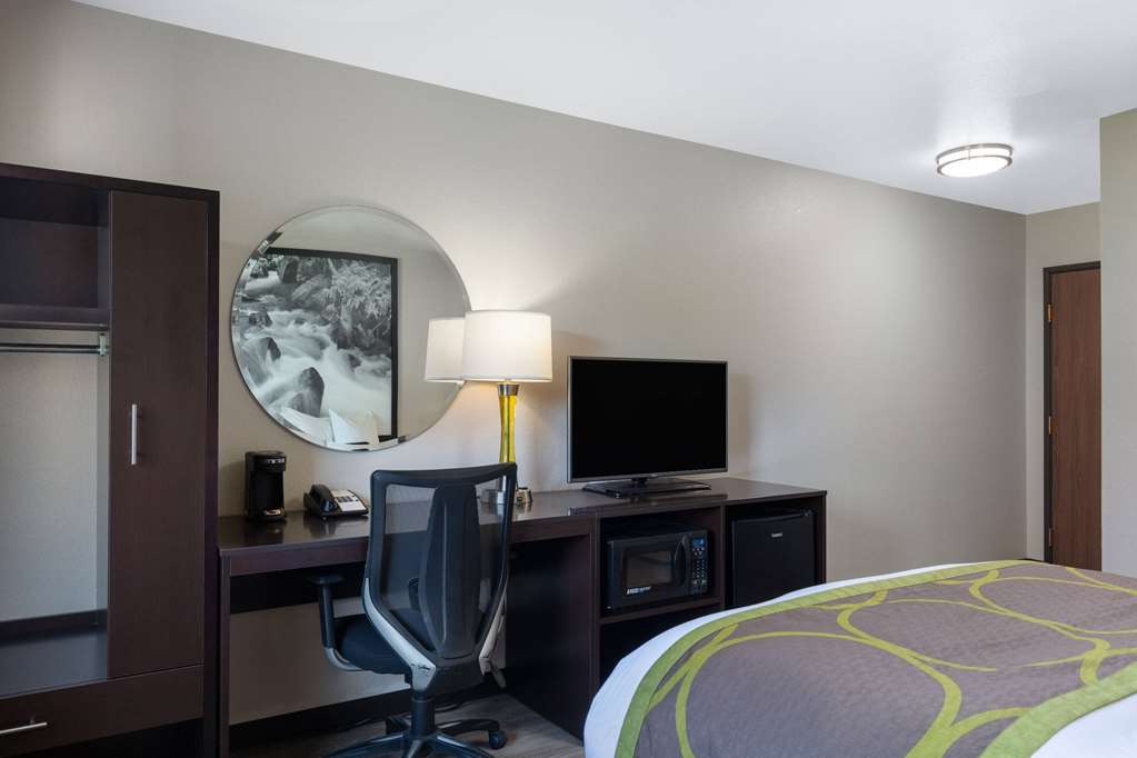 Super 8 by Wyndham St. Regis - photo 23