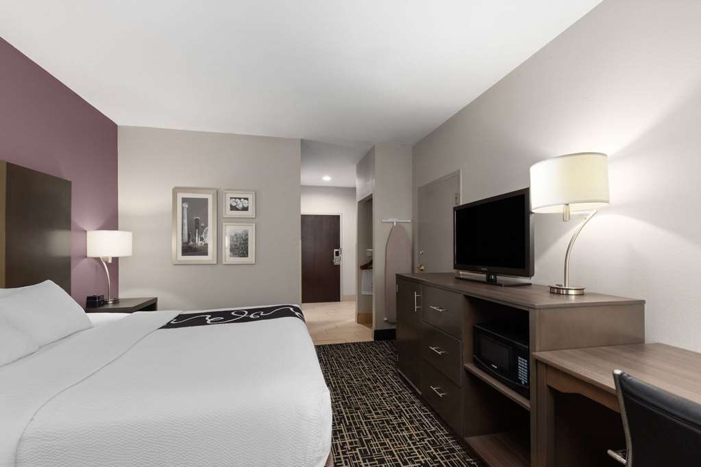 La Quinta Inn & Suites by Wyndham Snellville Stone Mountain - photo 18