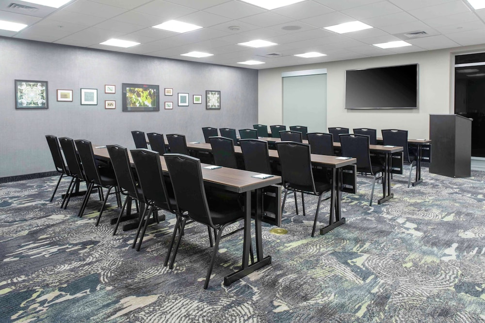 Homewood Suites by Hilton Lansing Eastwood - photo 26
