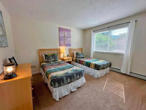 F4 Warm Fairway Village Townhome mountain views and large lawn So much to do - photo 42