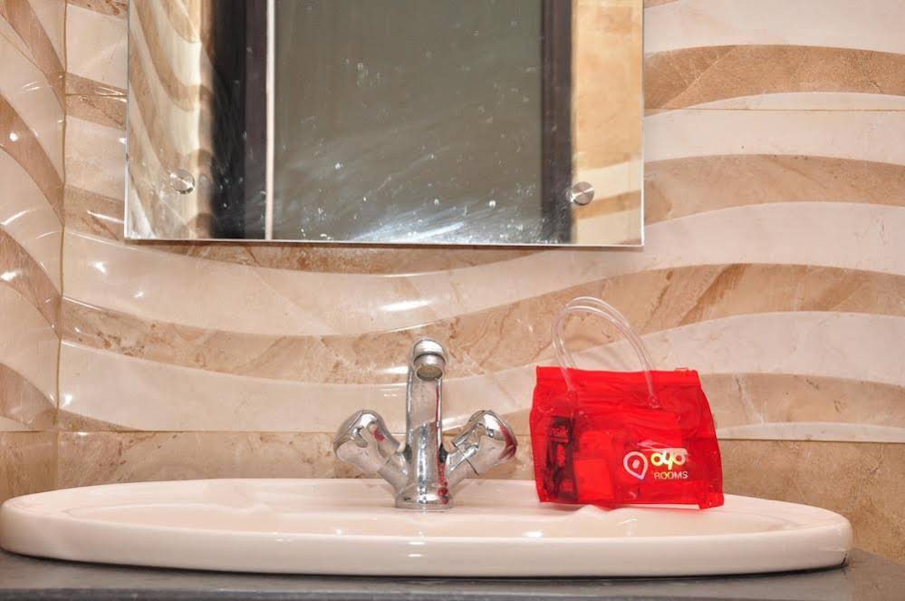 OYO Rooms Sangam Cinema
