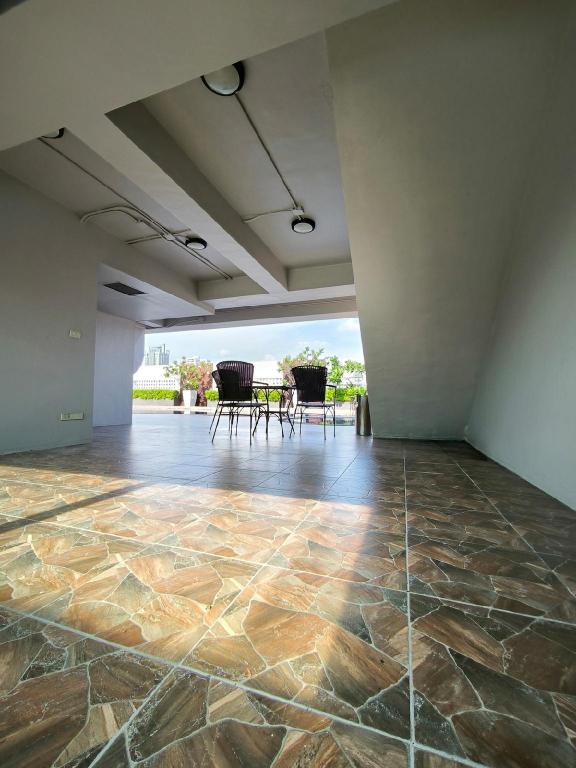 Central 2BR 3 min walk from BTS Ploen Chit