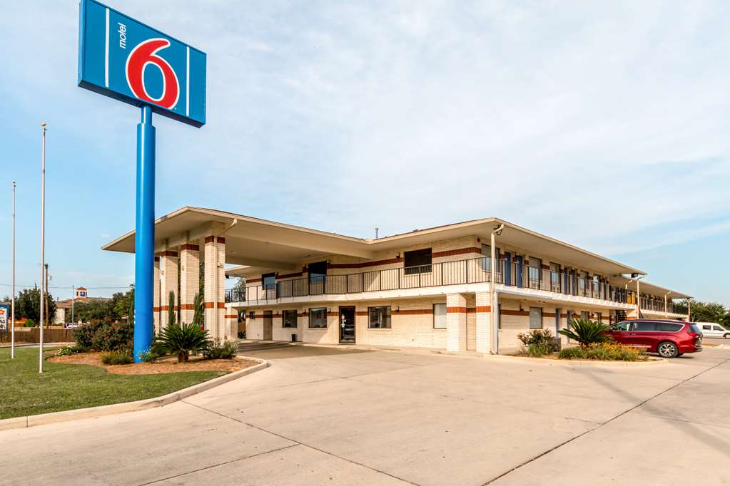 Motel 6 San Antonio TX South WW White Rd - featured photo