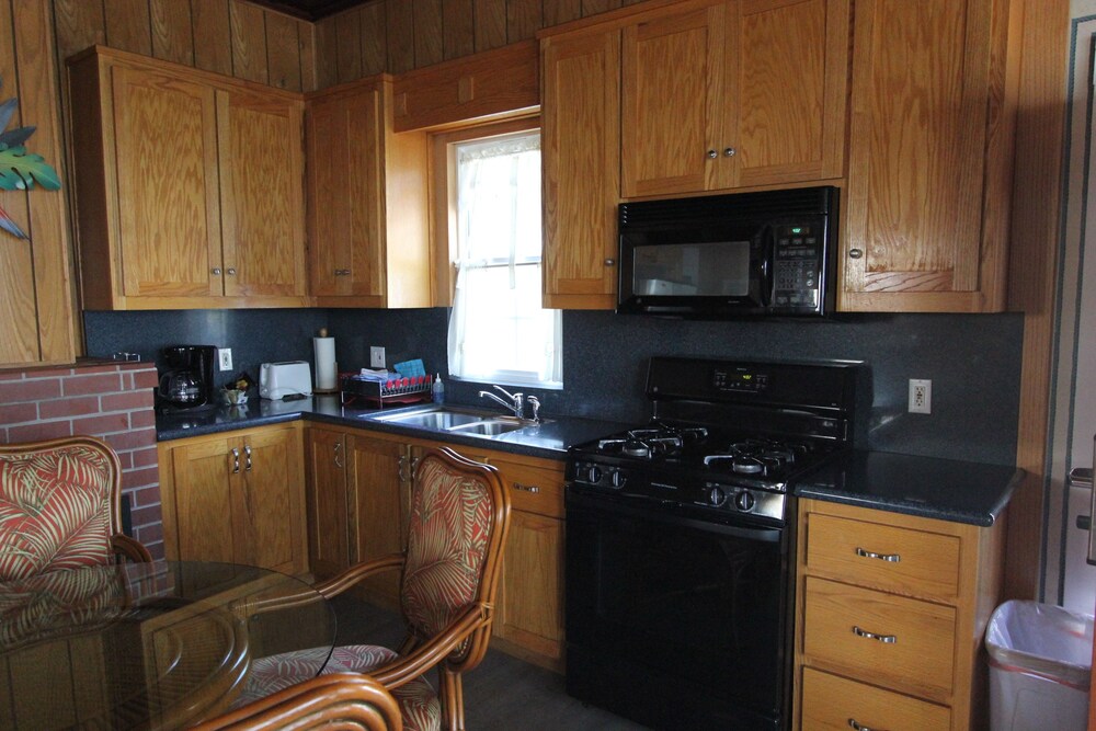 Edgewater Beach Inn - photo 16