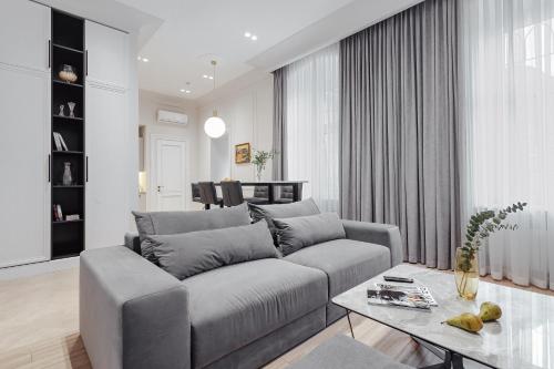NEW Luxury apartment in the CENTER of ODESSA overlooking Deribasovskaya str. LOW PRICE — 4-Star Luxury Hotel in Odessa, Ukraine