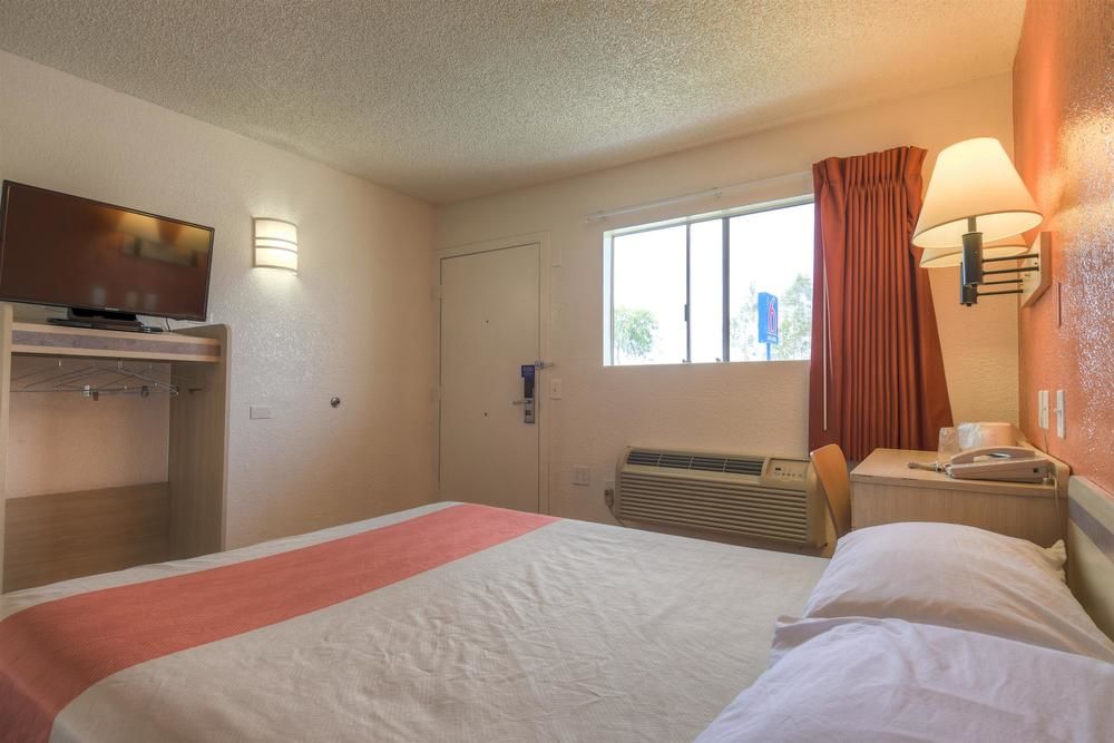 Motel 6 Los Angeles Baldwin Park - photo 7
