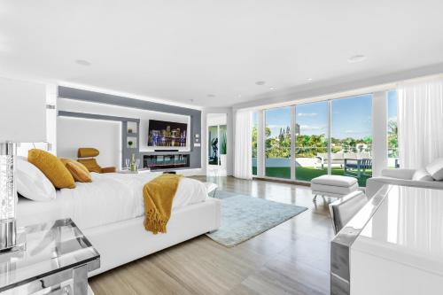 Villa Loggia Oasis Luxurious 6BD 7BA with Resort Style Pool - photo 78