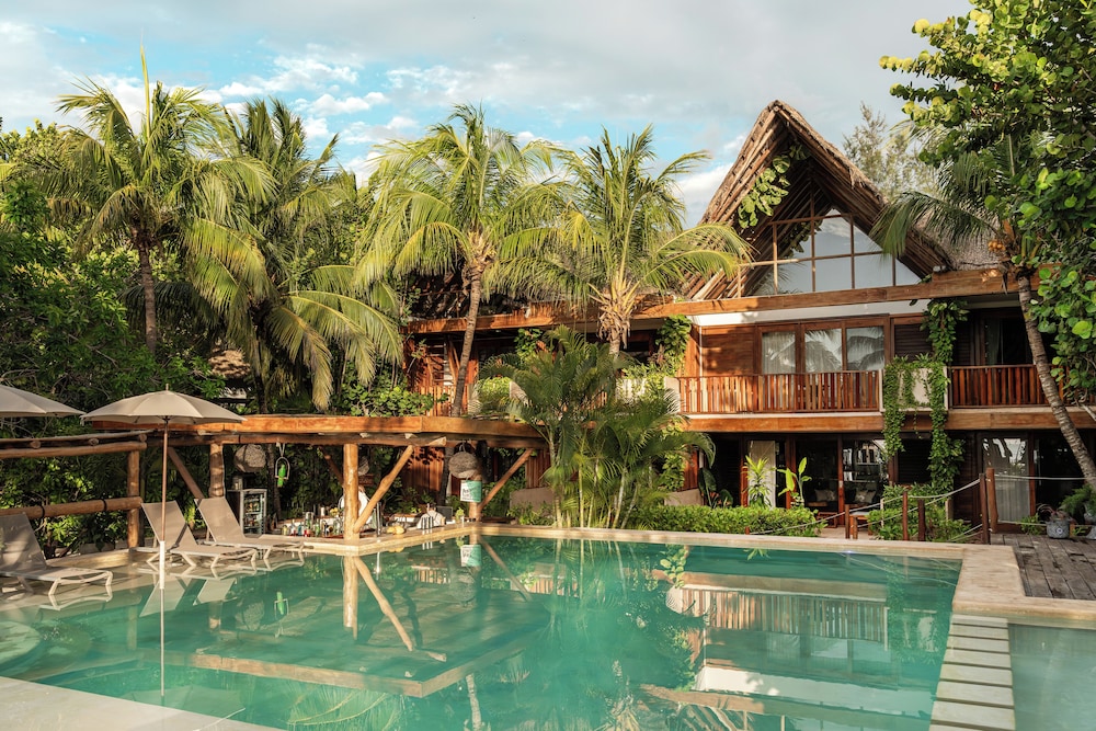 Villas Caracol — 4-Star Luxury Hotel in Isla Holbox, Mexico