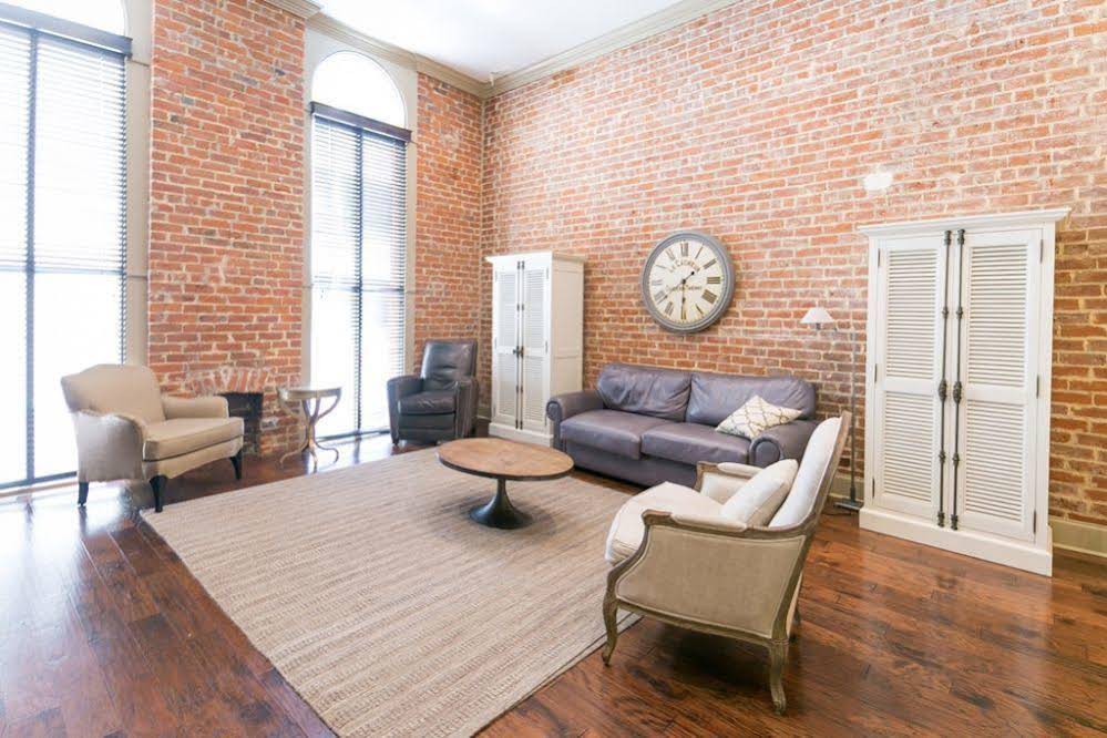 Hosteeva Baronne Street Suites - photo 22