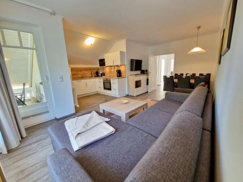 Dünenpark Binz Komfortplus Ferienwohnung mit 2 Schlafzimmern und Balkon im Dachgeschoss 047 — 4-Star Luxury Hotel in Ostseebad Binz, Germany
