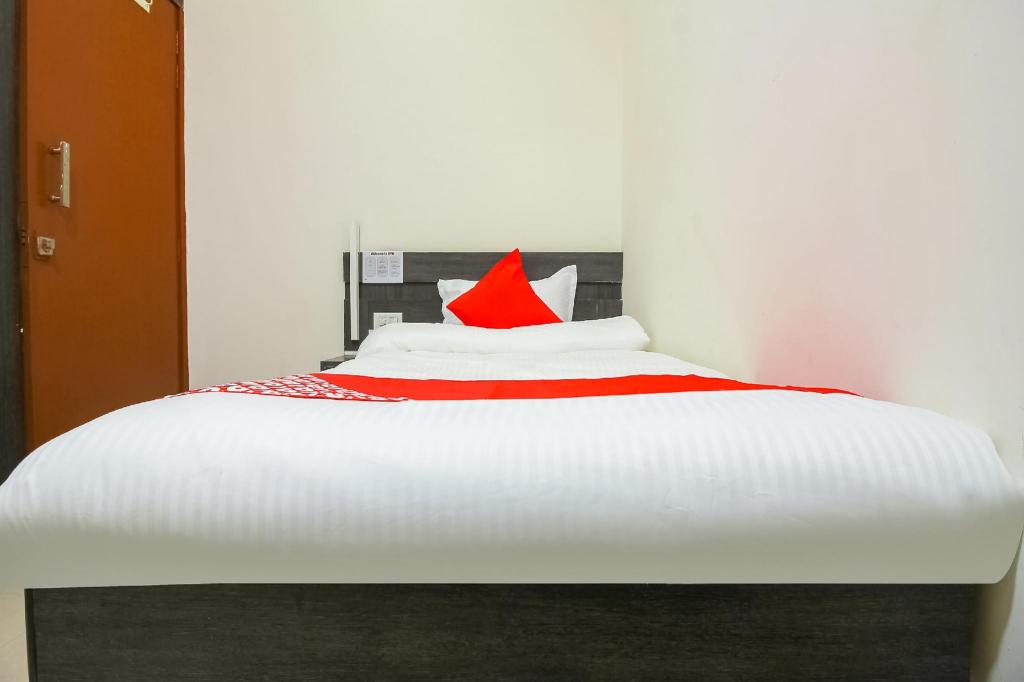 Hotel O Unique Inn — Dhulia