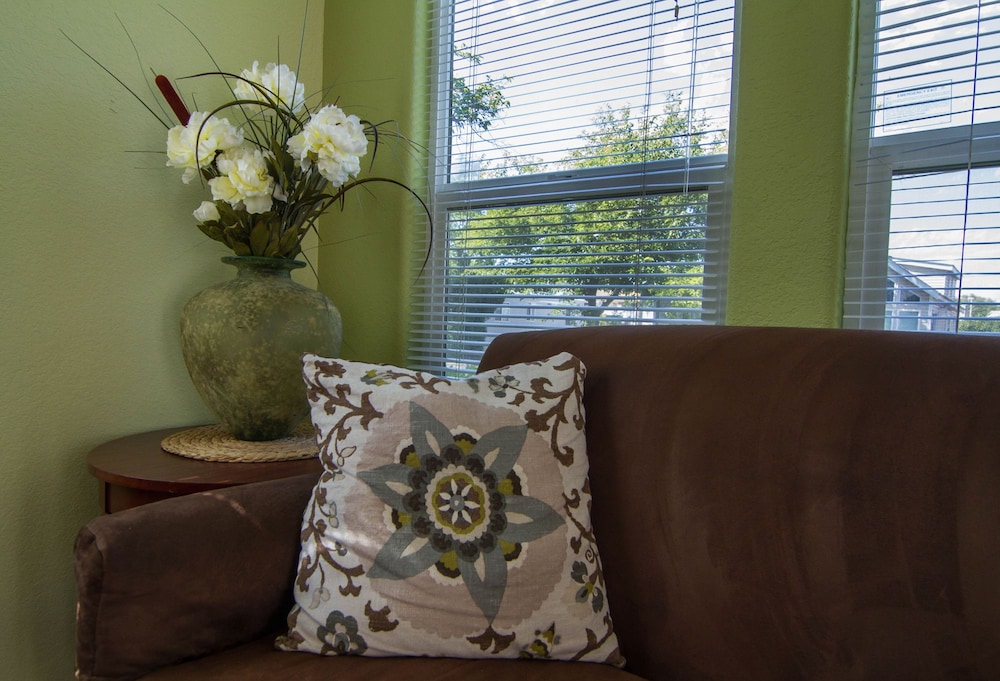Arden Acres Executive Suites and Cottages - photo 26