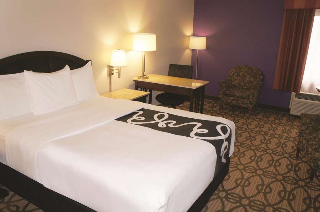 La Quinta Inn & Suites by Wyndham Springfield South - photo 10