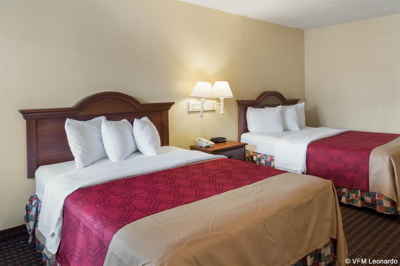 Econo Lodge Inn And Suites Arlington - photo 5