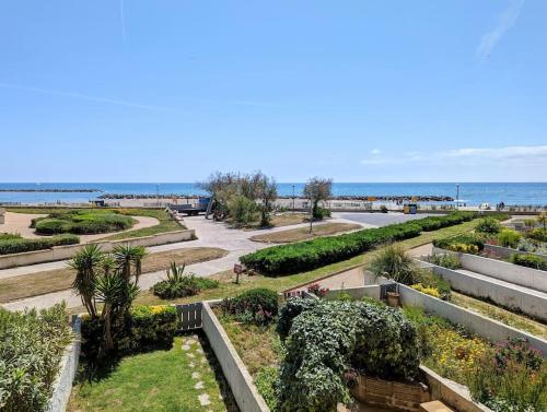 Vue Mer & Plage a 40m a Palavas Les Flots — hotel in Palavas-Les-Flots
