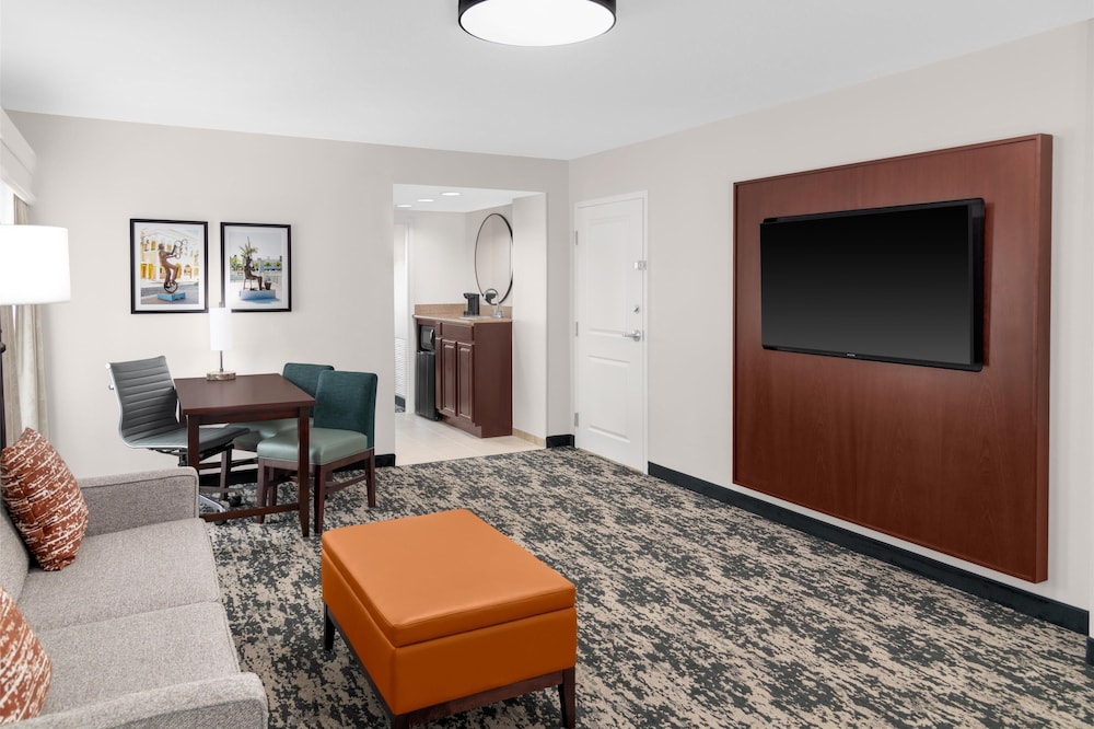 Embassy Suites by Hilton Fort Myers Estero - photo 19