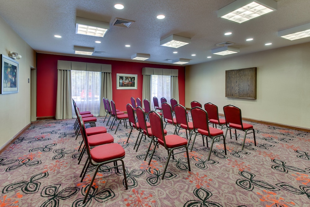 Holiday Inn Express Hotel & Suites Lancaster Lititz by IHG - photo 59