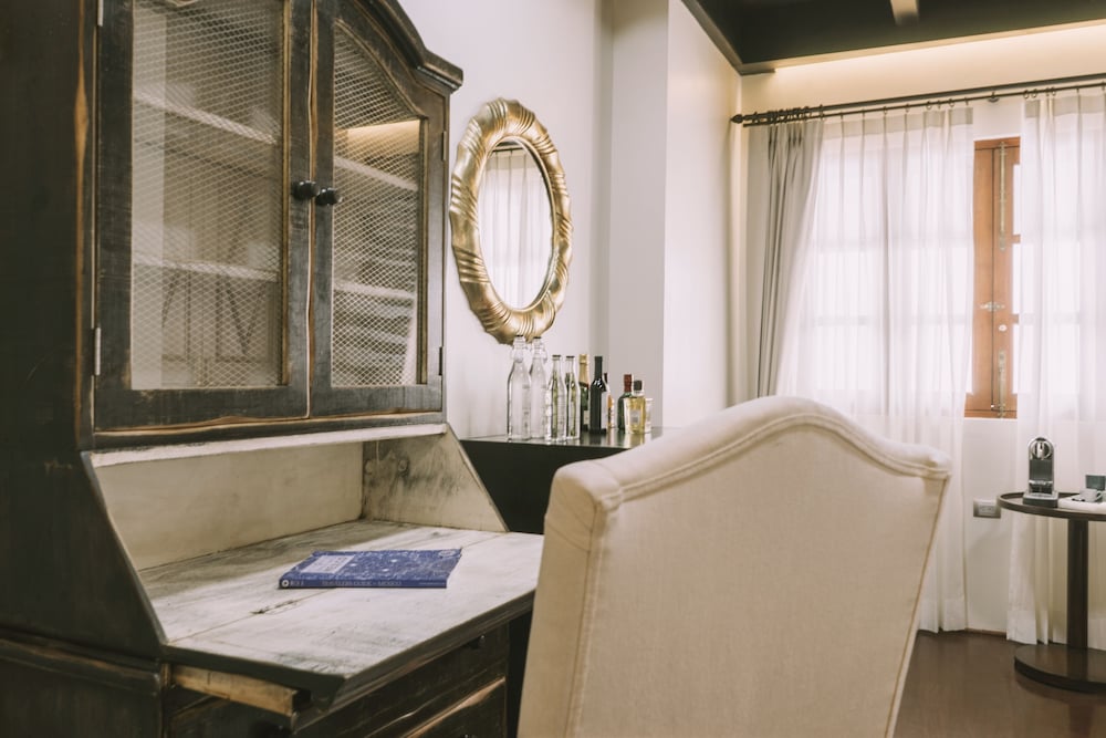 In-room business center