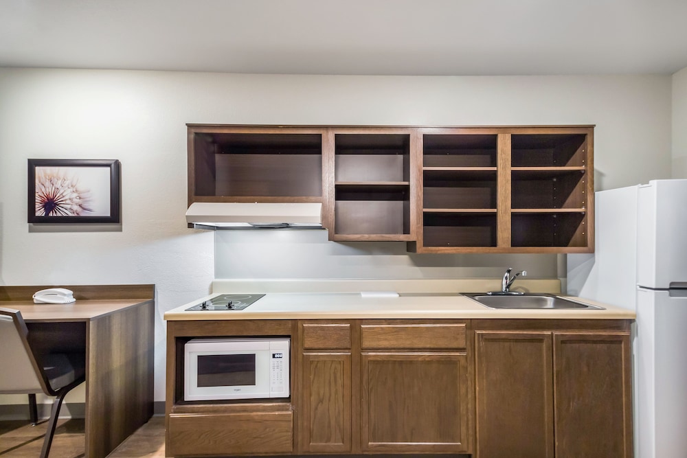 WoodSpring Suites Chicago Addison - photo 17