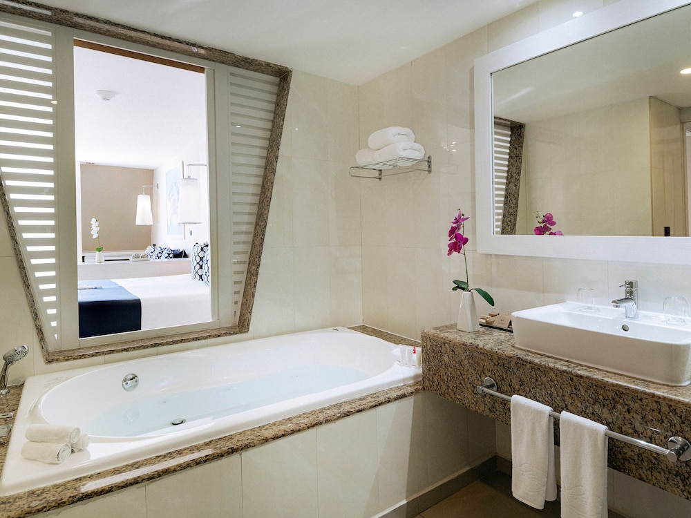 Jetted tub
