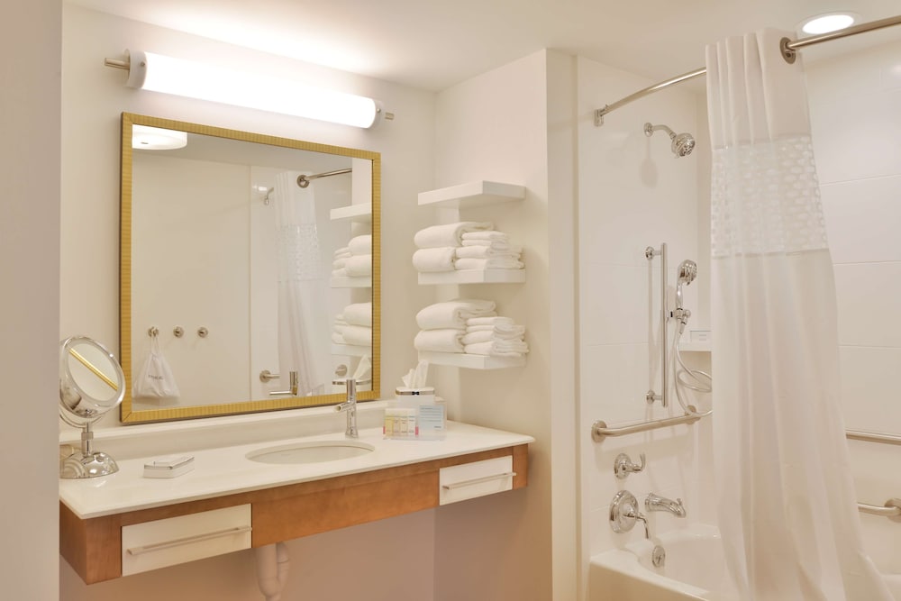 Hampton Inn & Suites Chippewa Falls - photo 23