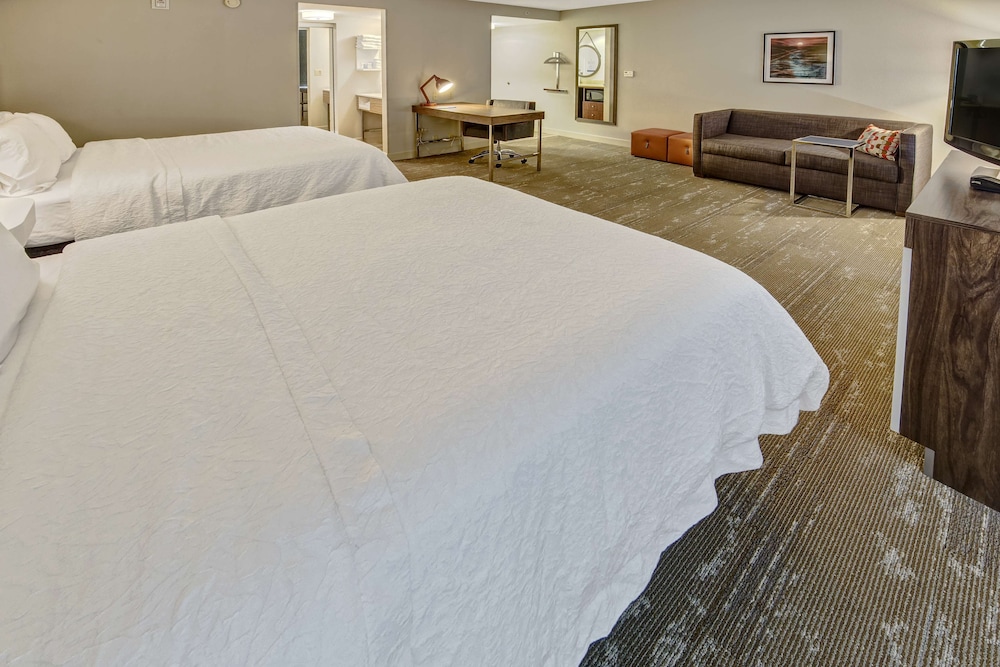 Hampton Inn & Suites Fort Myers Estero FGCU - photo 11