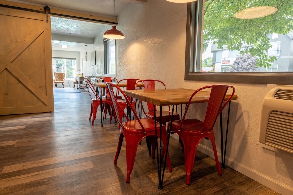 The Junction Hotel and Hostel - photo 49
