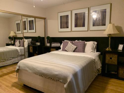 Le Noir A private bedroom with a private entrance shared bathroom