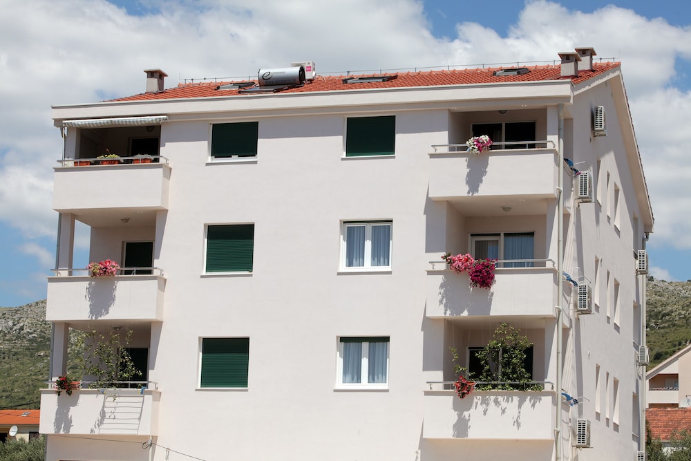 Villa Life — 4-Star Luxury Hotel in Trogir, Croatia
