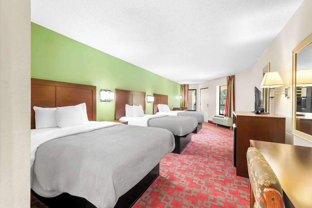 Quality Inn Selma Smithfield - photo 12