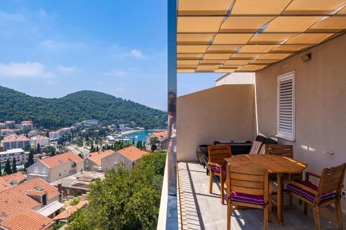 The Panoramic View Penthouse Apartment Sweet Petite