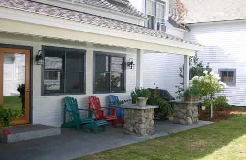 Maple Hill Farm Bed And Breakfast 8802618 — New London