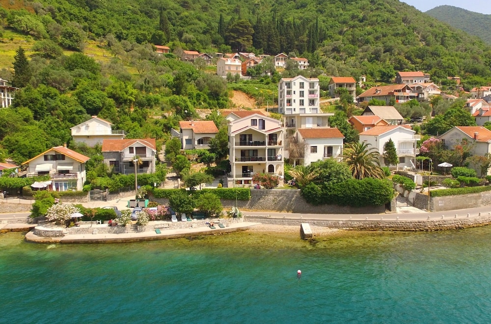 Apartments MaXhit — 4-Star Luxury Hotel in Tivat, Montenegro