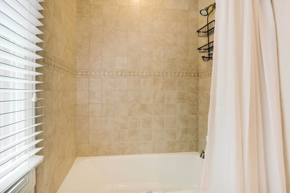 Hilton Head Resort Condo w Pool Access - photo 14