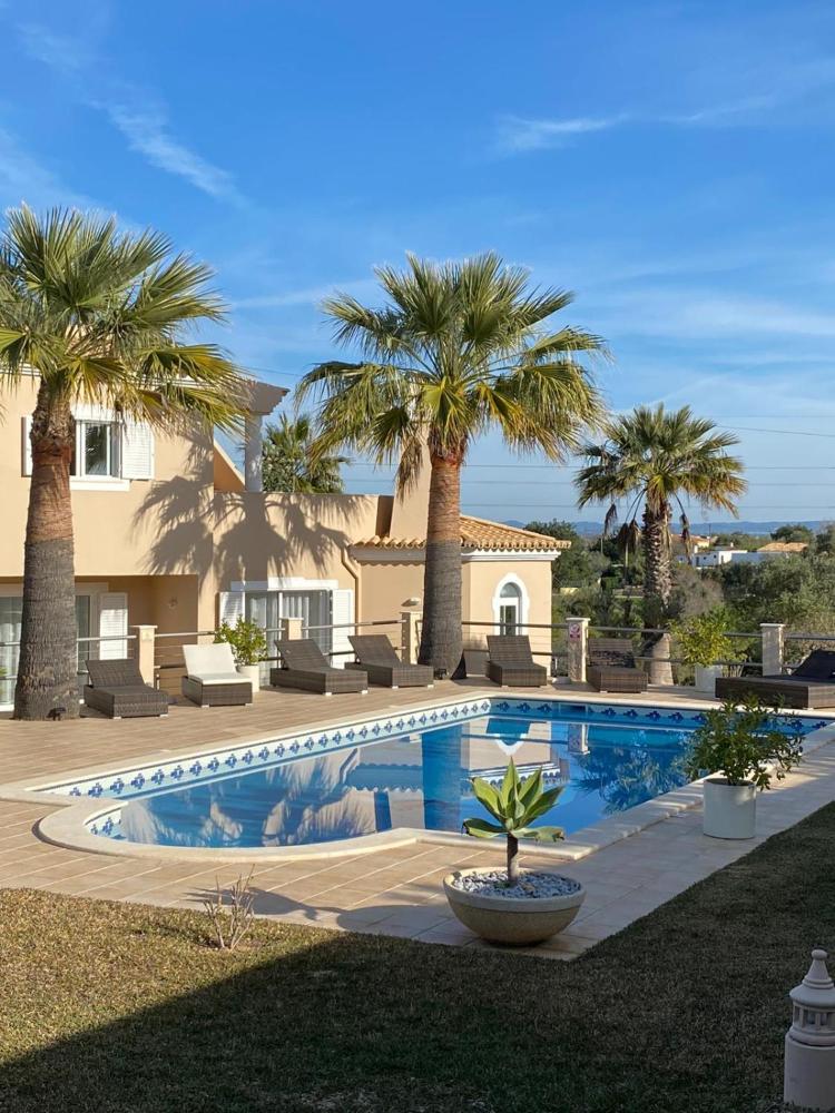 Villa L'estaque — 4-Star Luxury Hotel in Armacao De Pera, Portugal