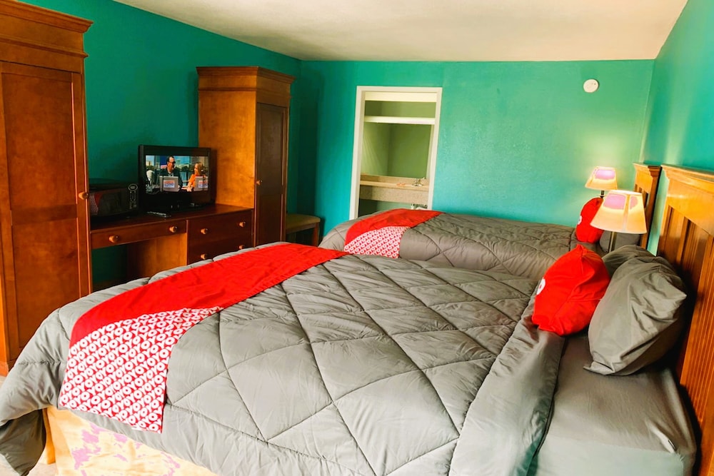 OYO Hotel Dundee By Crystal Lake - photo 18