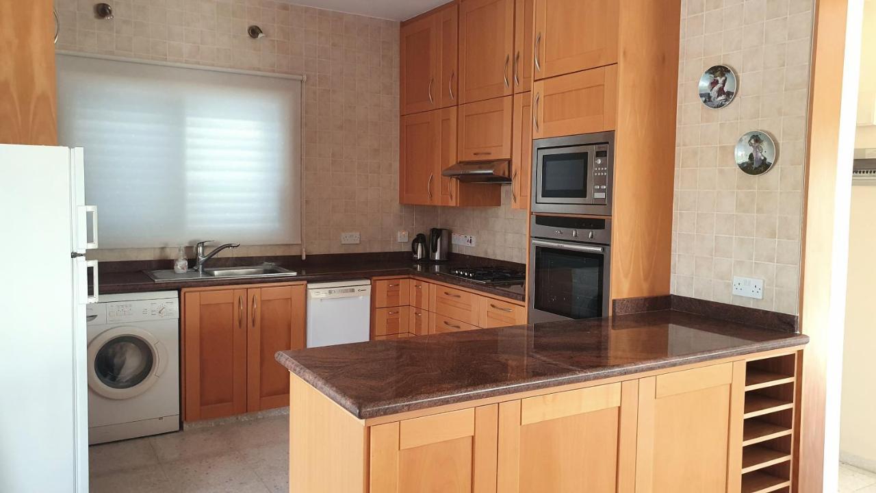 Villa Victoria 400 meters to the beach