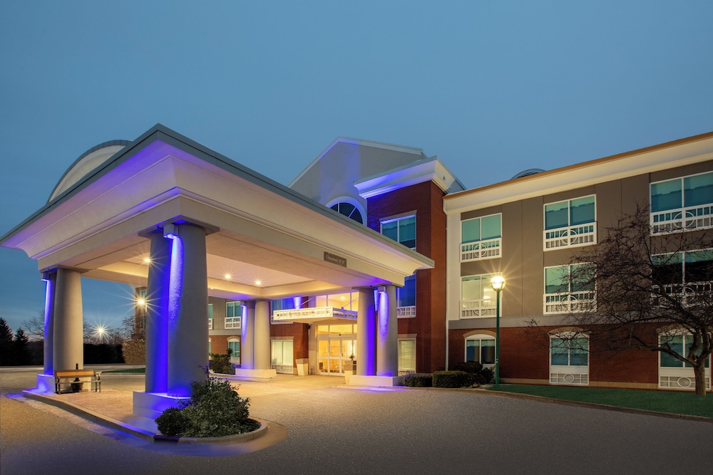 Holiday Inn Express Hotel & Suites Grand Rapids North by IHG — hotel in Grand Rapids