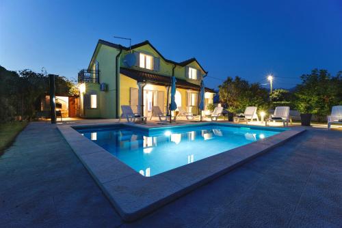 Relax House Nizic — 4-Star Luxury Hotel in Drazice, Croatia