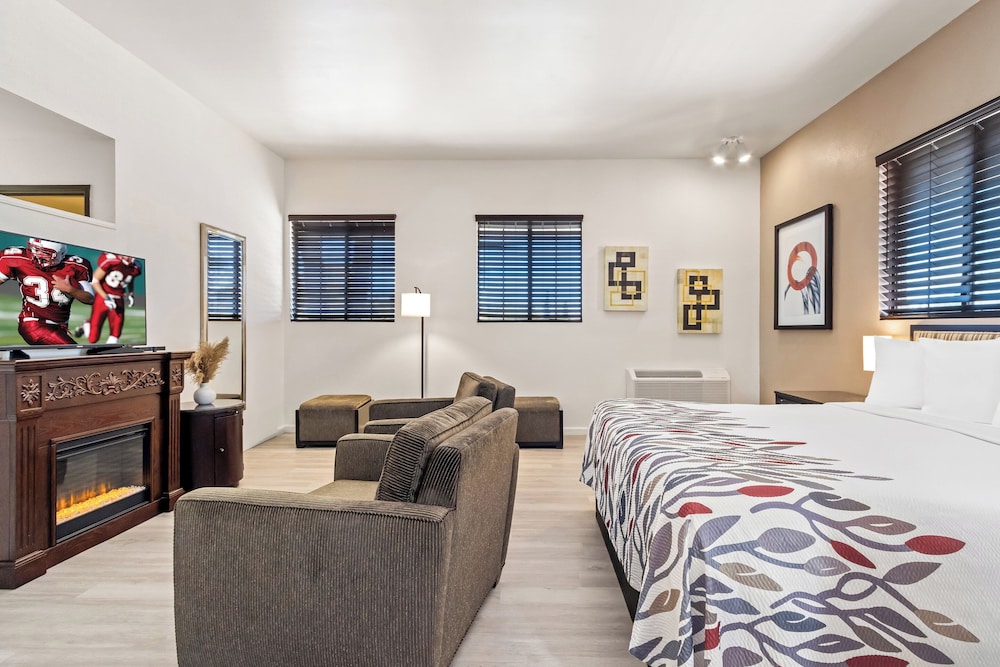 Red Roof Inn Ridgecrest - photo 17