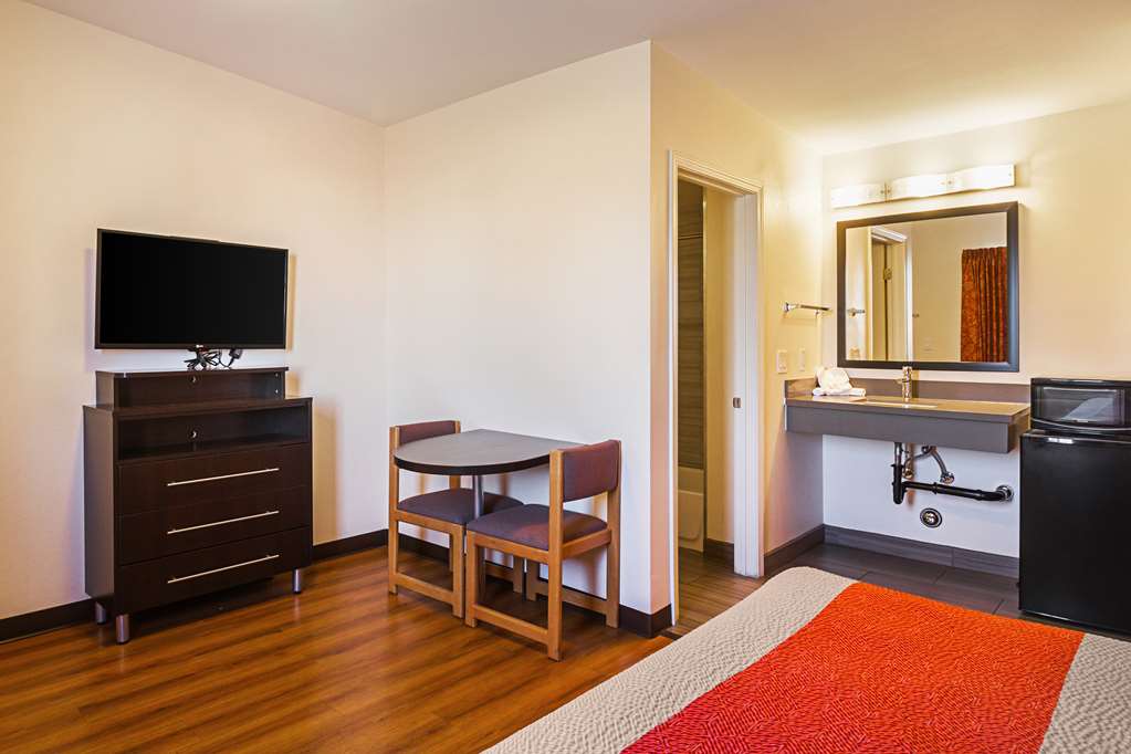 Motel 6 on Maple - photo 19