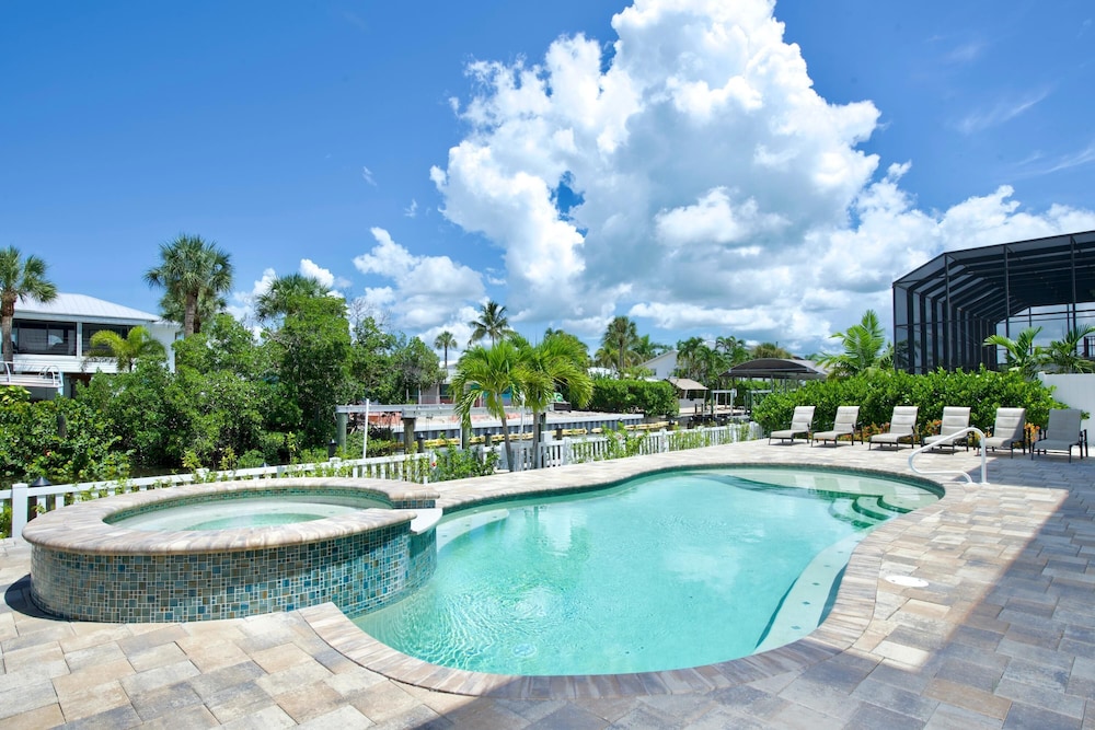 Memories on Madison by Sun Palace Vacations in Fort Myers Beach, United States