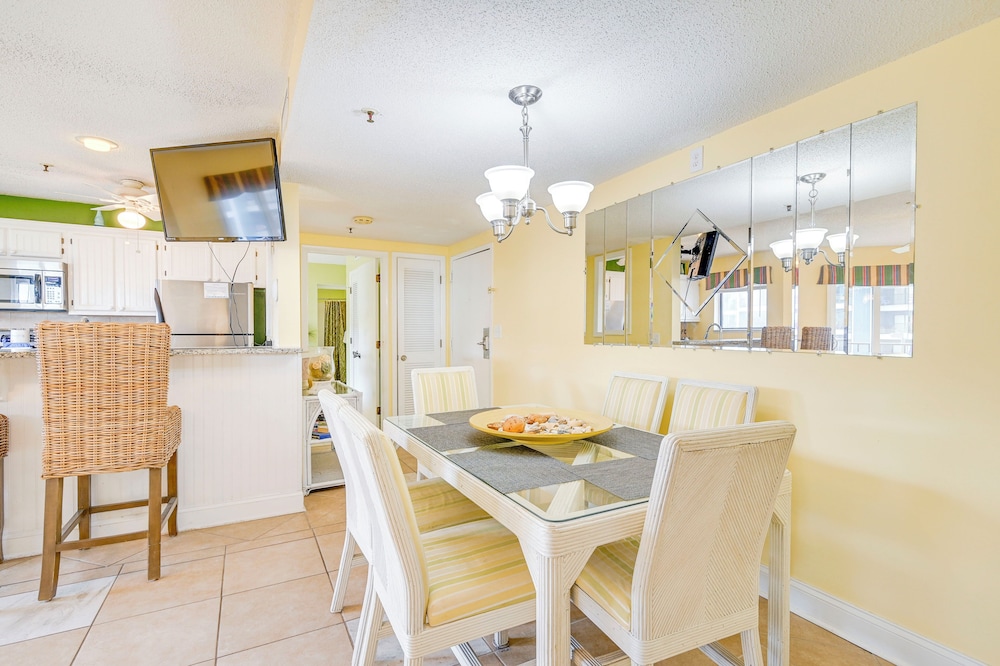 Pool & Ocean View: Myrtle Beach Resort Condo - photo 5