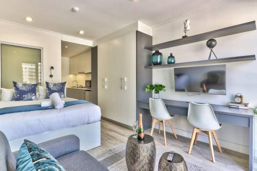 Arty Modern Design Studio with Balcony and Pool