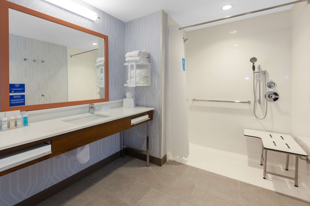 Hampton Inn & Suites Bloomfield Hills Detroit - photo 17